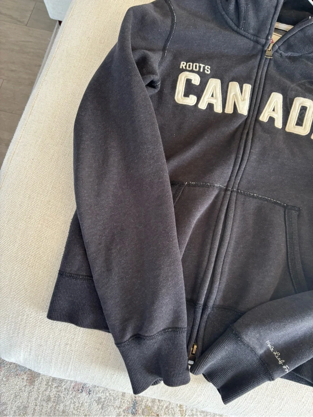 Roots Canada Maple Leaf Forever Zip Hoodie Size Small Unisex - Picture 9 of 15